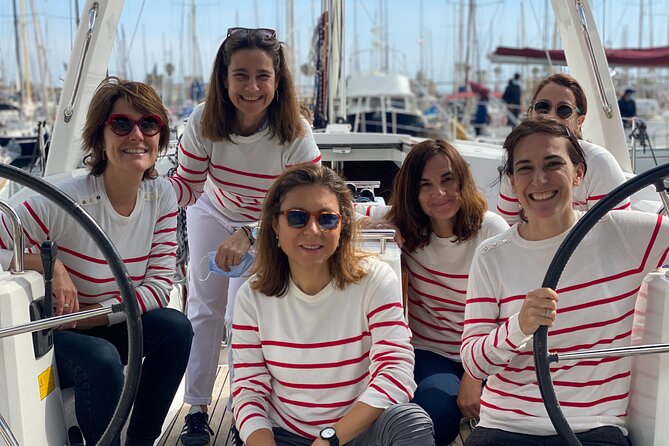 2-Hour Sailing Tour in Barcelona with Open Bar & Snacks - El Peix and the golden fish landmark from the water