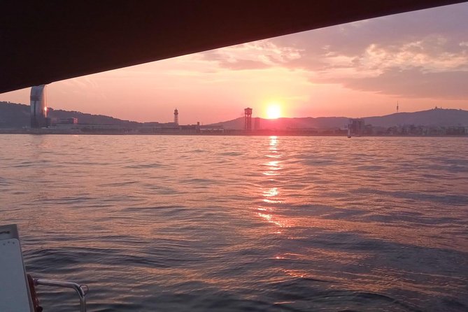 2-Hour Sailing Tour in Barcelona with Open Bar & Snacks - Open bar and snacks: what you get, and why it’s good value
