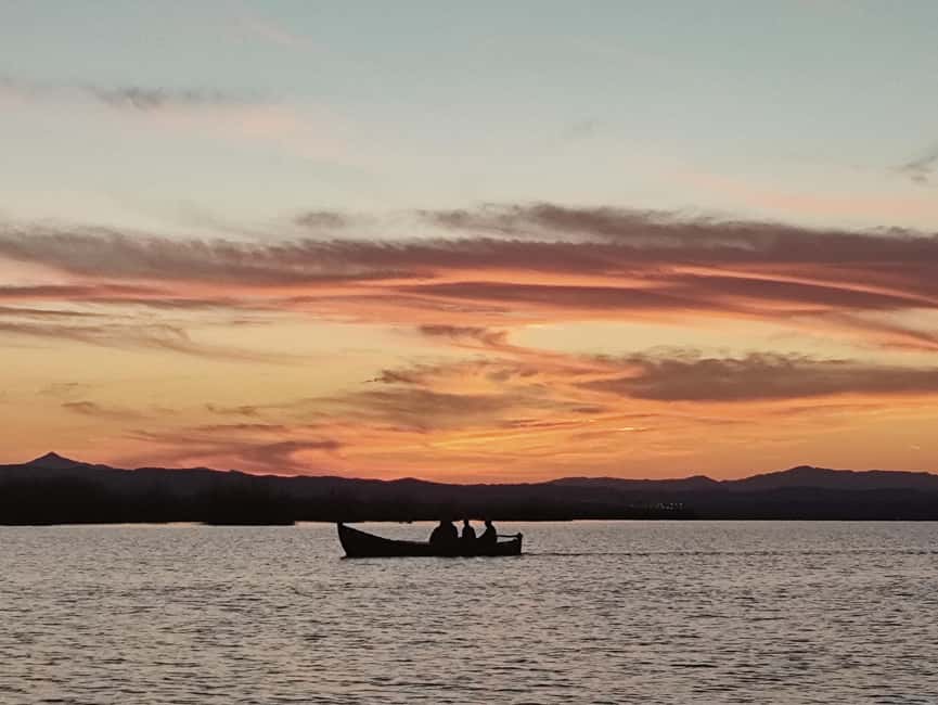 Albufera: Sunset and visit to the barraca - The one-hour boat ride: sunset, birds, and calm water