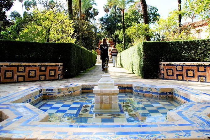 Alcazar of Seville Exclusive Group, max. 9 travelers - Certified guides and the audio device, not a chatty stroll