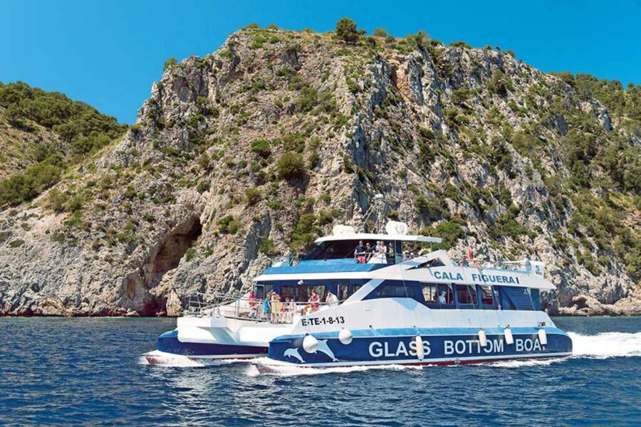 Alcudia: Boat Trip to Coll Baix - Onboard vibes: seating, bar, and how the boat feels