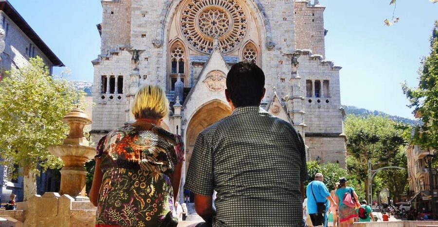 Alcudia/Marratxi: Valldemossa & Soller Tour by Tram & Bus - Sóller old town time: the square, the modernist front, and Can Prunera