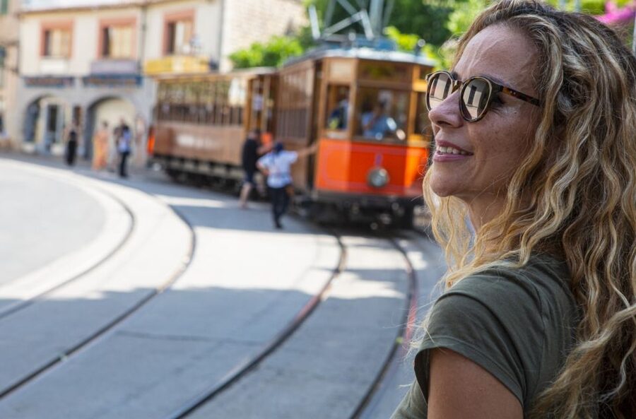 Alcudia/Marratxi: Valldemossa & Soller Tour by Tram & Bus - Port de Sóller free time: what to do with 45 minutes