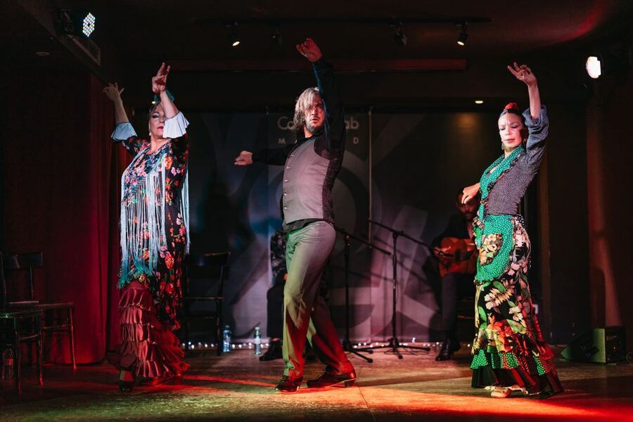 "Algarabía": Flamenco Show at Café Ziryab. Madrid - Comfort and Seating: Close Up Means Simple Chairs
