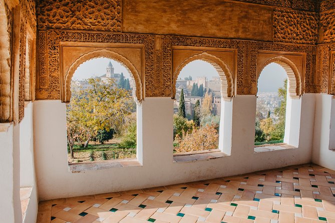 Alhambra and Generalife Skip-the-Line Ticket with Guide - Guide quality can make or break the day, so lean into the questions