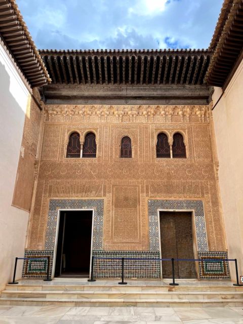 Alhambra and Nasrid Palaces Guided Tour with Tickets - Reserved Alhambra Tickets and Skip-the-Line Entry, Without the Guesswork