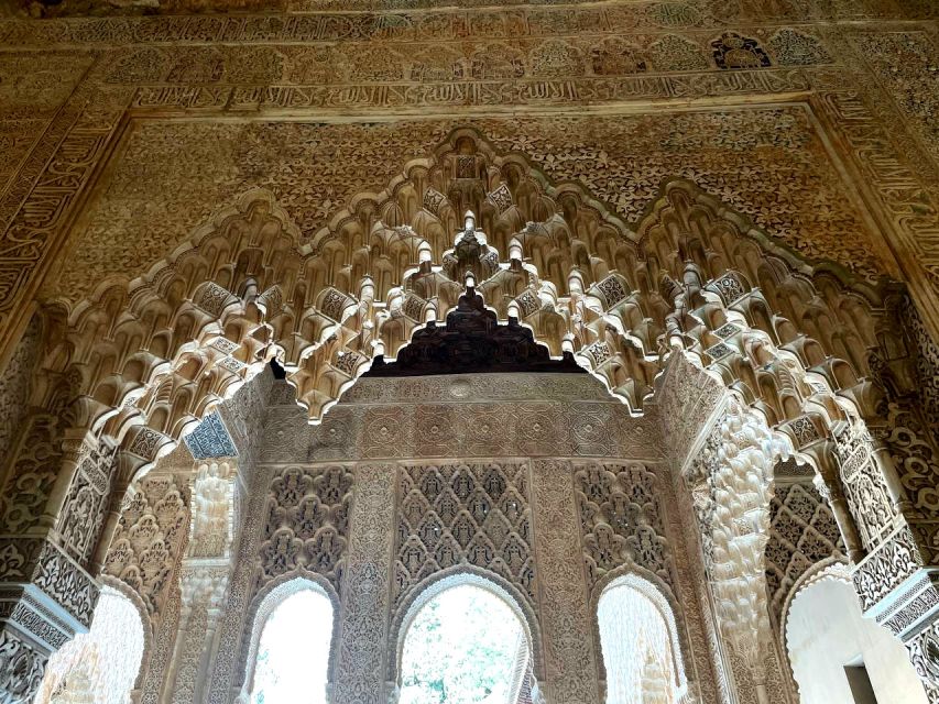 Alhambra and Nasrid Palaces Guided Tour with Tickets - Nasrid Palaces: Court Life in Real Spaces, Plus Key Rules