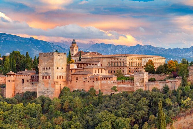 Alhambra Complete: Ticket Skip-the-Line Nasrid Palace and Generalife with Guide - Quick hits before you go