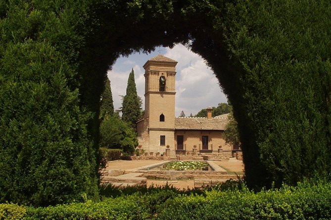 Alhambra & Generalife Skip the Line Premium Tour including Nasrid Palaces - Generalife gardens: the calm part of the schedule