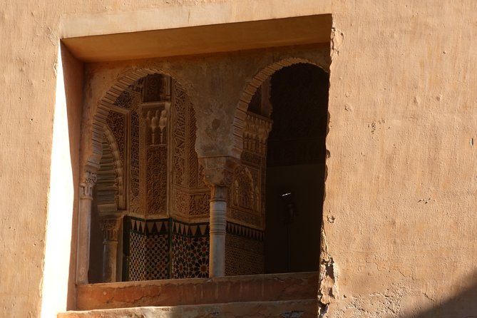 Alhambra & Generalife Skip the Line Premium Tour including Nasrid Palaces - Language, headsets, and pacing tips that actually help