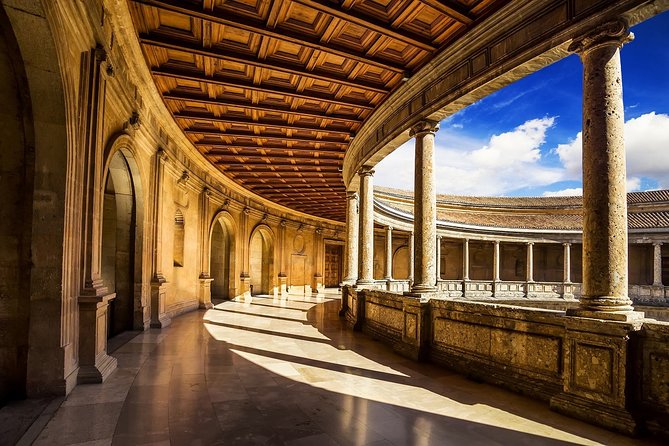 Alhambra & Generalife Skip the line Small Group including Nasrid Palaces - Nasrid Palaces: Comares, Mexuar, and the Lions Courtyard
