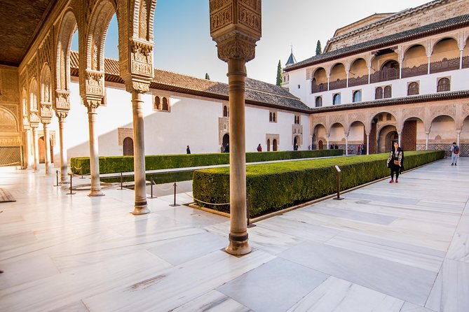 Alhambra Guided Tour & Albaicin Tour from Seville - Guide quality: great narration versus rough communication