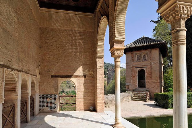 Alhambra Guided Tour & Albaicin Tour from Seville - Logistics and comfort: the real shape of the day