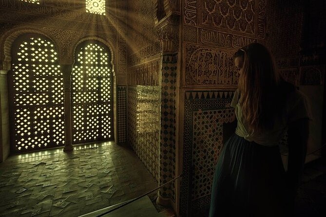 Alhambra Ticket Last Minute Deals - Group Tour Reality: What 30 People Means on a Major Site