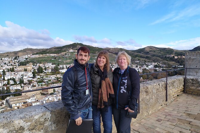 Alhambra with Nazaries Palaces Private Tour - Nasrid Palaces: where administration and justice happened