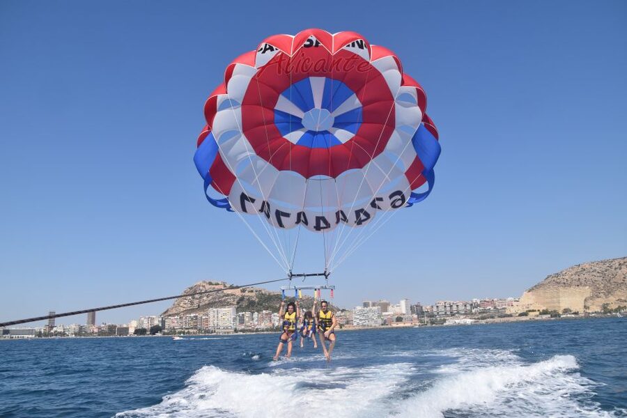 Alicante: Boat Trip and Parasailing Experience with Drink - Should you book this Alicante parasailing boat trip?