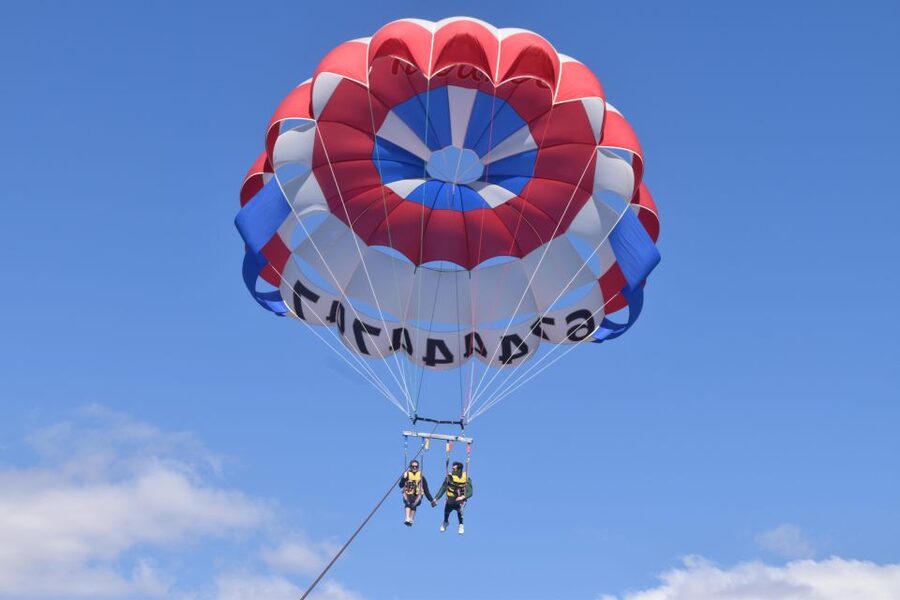 Alicante: Boat Trip and Parasailing Experience with Drink - Who this Alicante parasail is best for