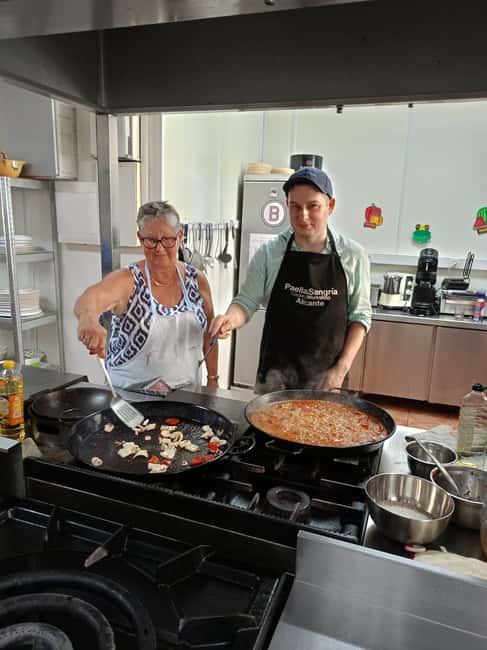 Alicante: Paella & Sangria Class with Tapas and Market Visit - Choosing your paella style: seafood, meat, or vegetarian
