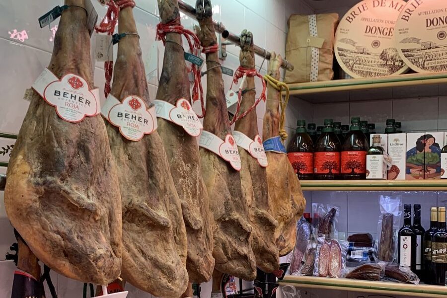 Alicante: Secret Flavors Food Tour - Drink pairings: wine and beer, plus options if you skip alcohol