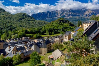 Andorra, France & Spain: 3 Countries in One Day from Barcelona