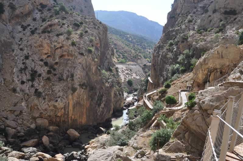 Ardales: Caminito del Rey & El Gaitanejo Guided Walking Tour - Why Caminito del Rey feels different from a normal hike