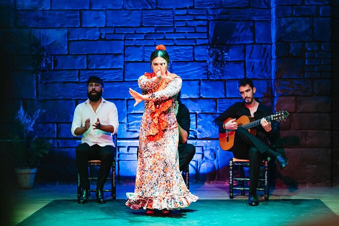 Baraka Triana. Flamenco show with drink - Should You Expect Fancy Extras, Or Pure Performance?