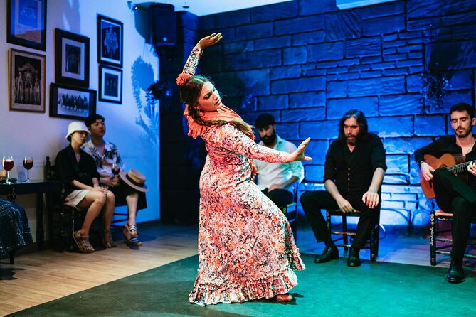 Baraka Triana. Flamenco show with drink - Getting There and Settling In in Triana