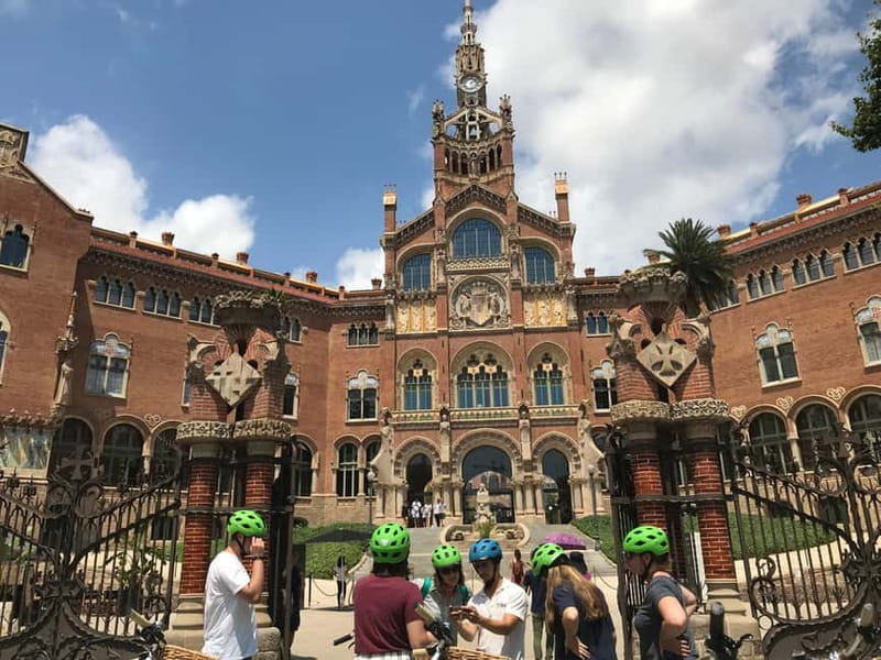 Barcelona: 1.5-Hour Sightseeing Tour by Bike/Electric Bike - La Boquería and La Rambla, the senses and the spectacle
