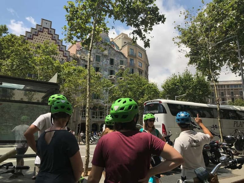 Barcelona: 1.5-Hour Sightseeing Tour by Bike/Electric Bike - Regular bike vs e-bike, choosing the right effort level for Barcelona