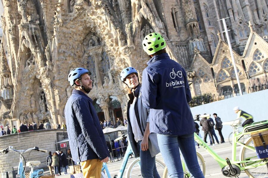 Barcelona: 2.5-Hour Bike or E-Bike Historical Tour - How the ride feels: pace, hills, and why the group size matters