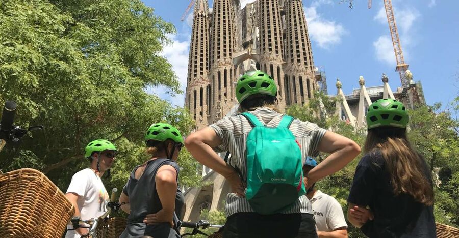 Barcelona: 2.5-Hour Bike or E-Bike Historical Tour - Why Gaudí on wheels works in 2.5 hours