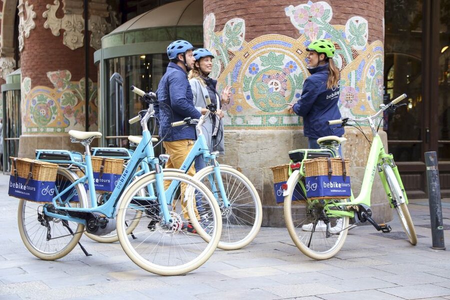 Barcelona: 2.5-Hour Bike or E-Bike Historical Tour - El Born, Mercat del Born, and Plaça Sant Jaume without the slog