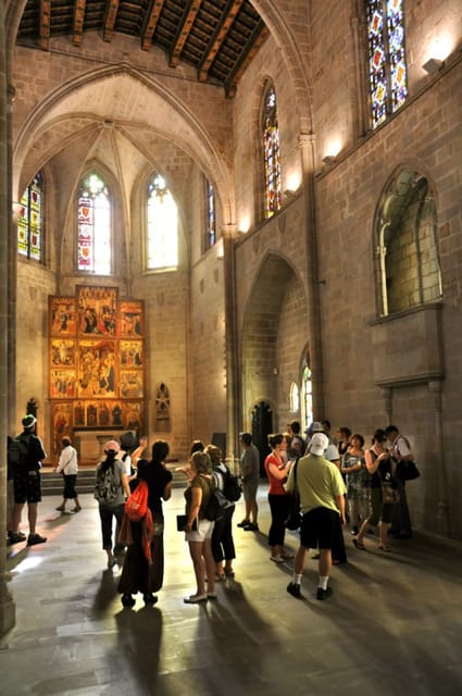 Barcelona 2-Hour Gothic Walking Tour - Walking the Barri Gòtic with a guide’s eye