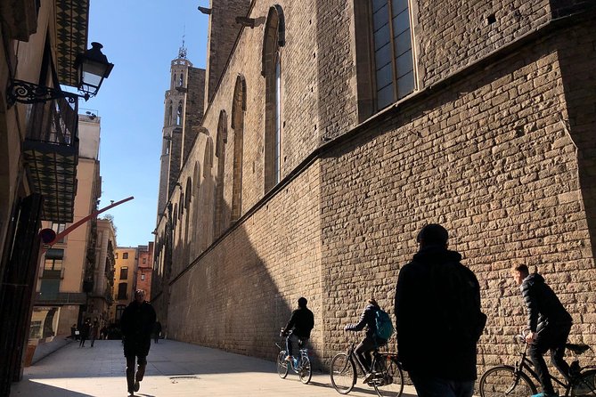 Barcelona 3-hour Bike or E-Bike Tour: Highlights and Hidden Gems - Why a 3-hour bike loop makes sense in Barcelona