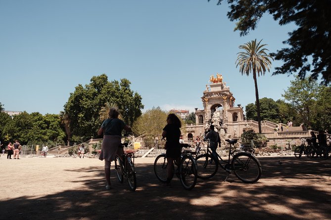 Barcelona 3-hour Bike or E-Bike Tour: Highlights and Hidden Gems - Placa del Rei and the Catedral moment you can actually picture