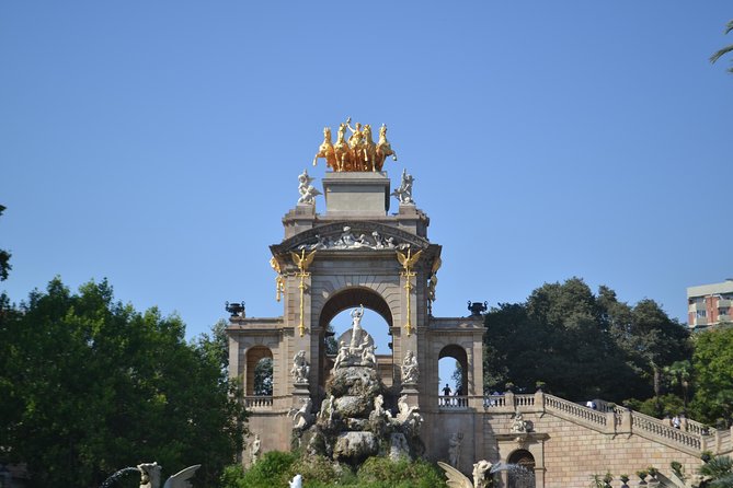 Barcelona 3-hour Bike or E-Bike Tour: Highlights and Hidden Gems - Port Olímpic and the Mediterranean cruise feel