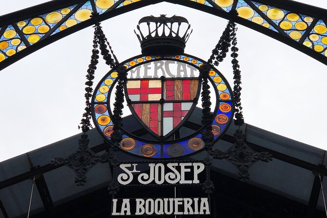 Barcelona all included: Sagrada, Park Güell, Montjuic & Gothic - A 7-hour Barcelona hit list built around Gaudí and the old streets