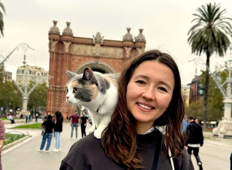 Barcelona: Bike or eBike Tour, Top Sights & Local Insights - A guided stop near the Sagrada Família area, then more skyline photos