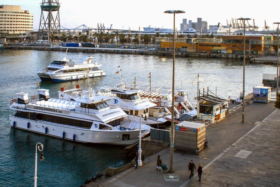 Barcelona: Boat Tour in Las Golondrinas - The biggest drawback: limited explanation, so look and ask