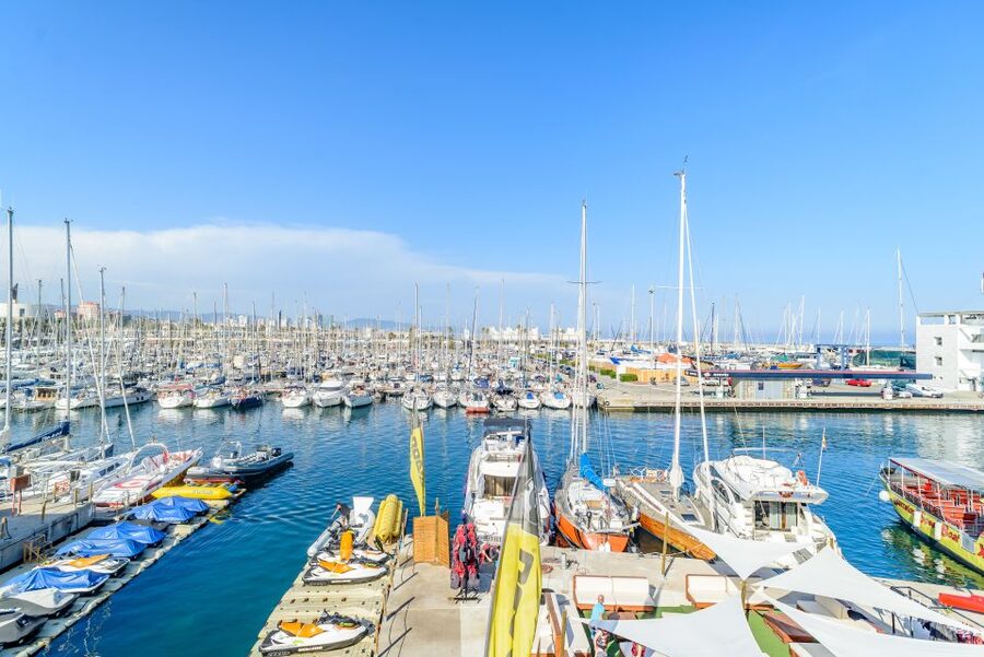 Barcelona: City and Seafront Guided Segway Tour - Muralla romana and Gothic Quarter lanes: the medieval feeling in quick doses