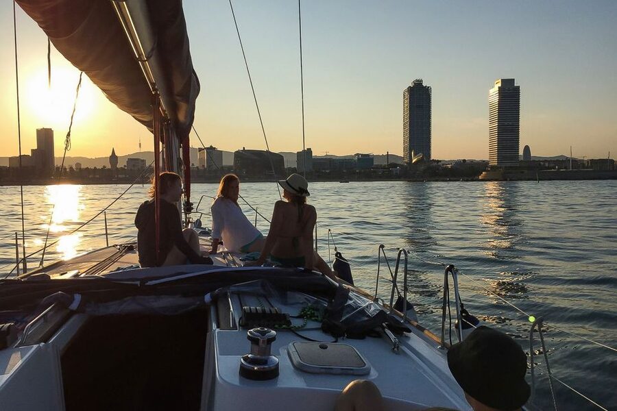 Barcelona: Coastline Boat Trip with Snacks and Cava - Meeting Point and Timing, Don’t Lose Time Before You Sail