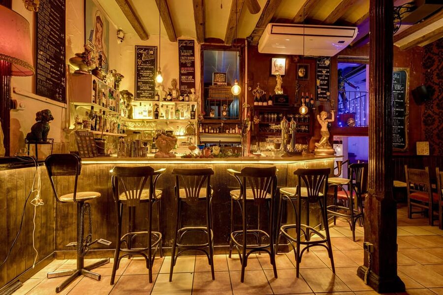 Barcelona: Cocktail Making Class with Tapas - Where the Night Starts: Bar Milans Gòtico in Barcelona’s Old Town
