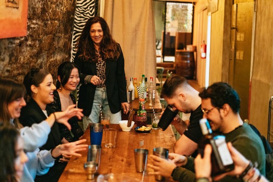 Barcelona: Cocktail Master Class by Mixologist with Tapas - FAQ