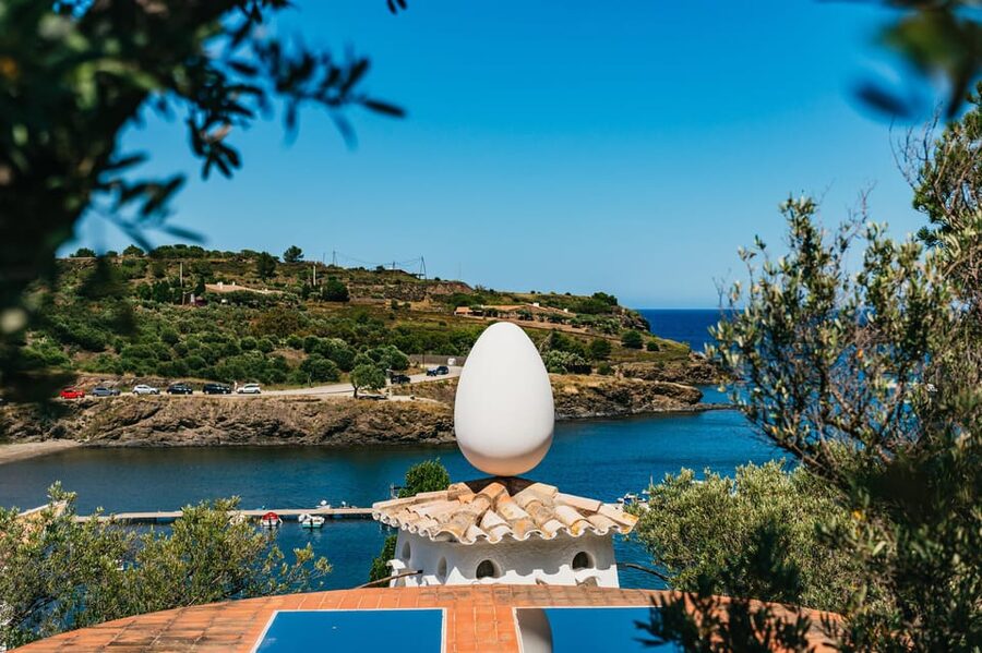 Barcelona: Dali Museum, House and Cadaques Guided Tour - The meet-up in Barcelona, and how to start the day smoothly
