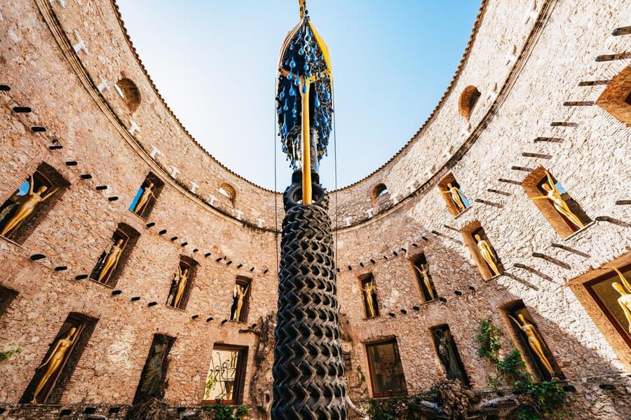 Barcelona: Dali Museum, House and Cadaques Guided Tour - Port Lligat and the Dalí House (Sep 1 to Jun 30): calm with strange edges