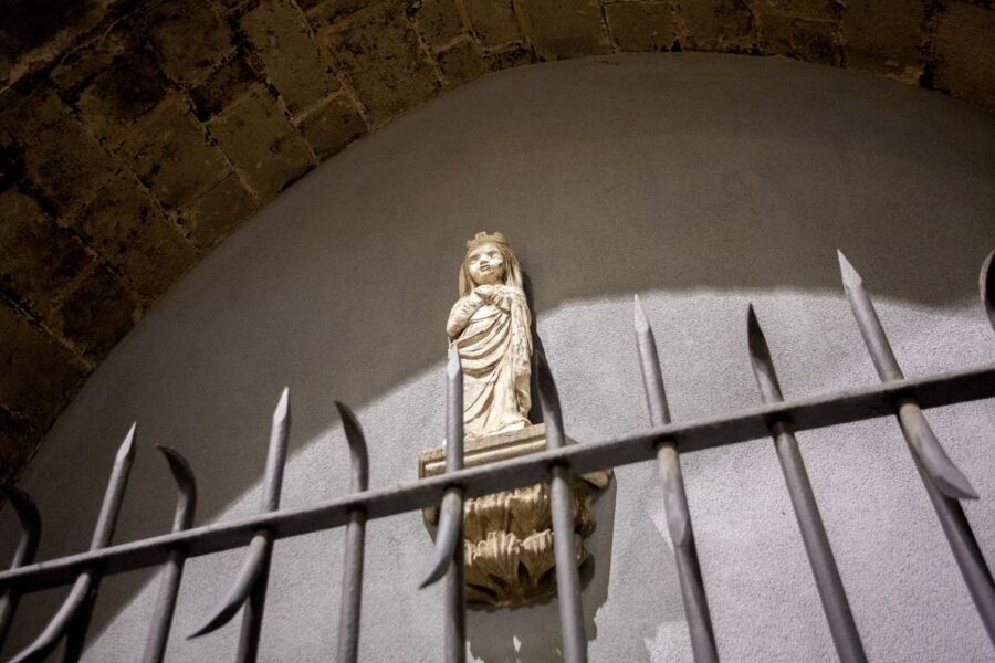 Barcelona: Dark History Night Walking Tour - The practical side: timing, weather, and what to bring