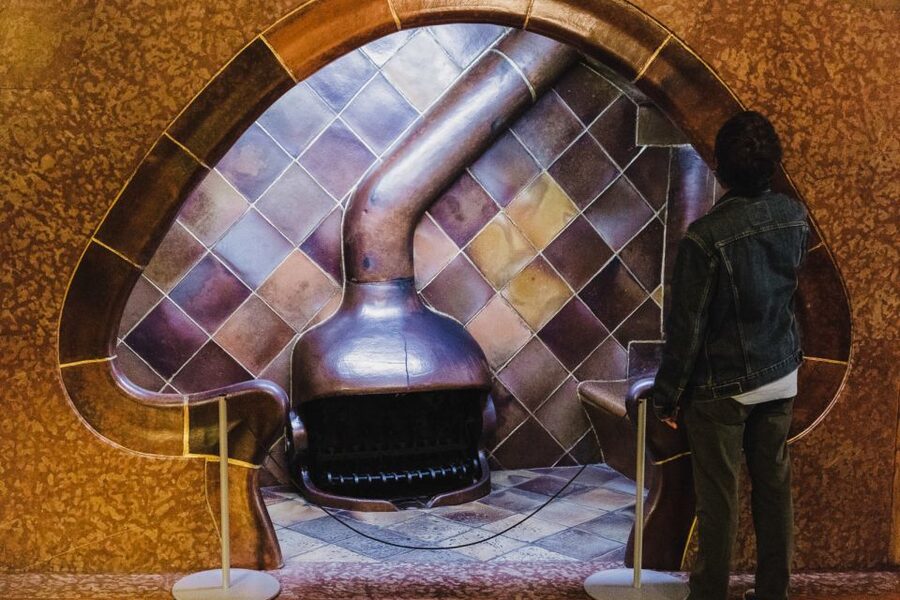 Barcelona: Discover Gaudí, Sagrada Familia, and Park Güell - Casa Milà and Casa Amatller: Seeing the Block Like a Local