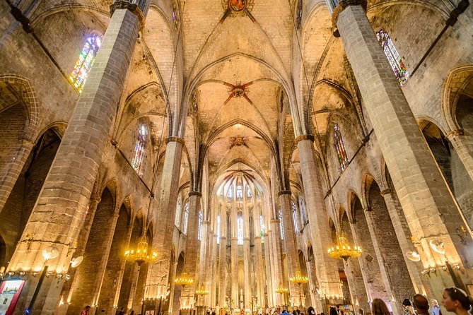 Barcelona e-Bike Tour: Gaudí & Old Town Small Group - Barceloneta to Port Olímpic, Trading Lanes for Sea Views