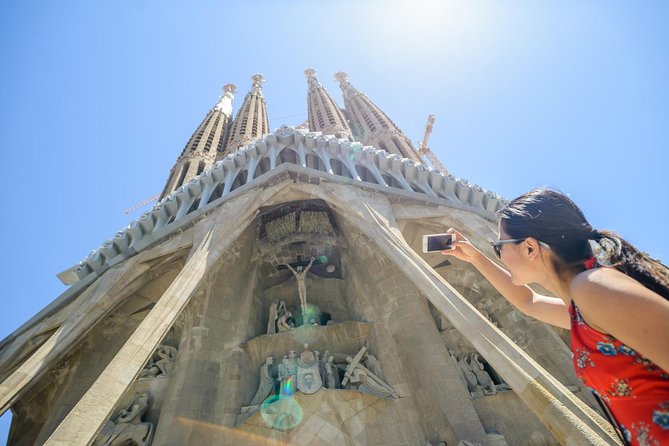 Barcelona e-Bike Tour: Gaudí & Old Town Small Group - Poblenou Instead of the Center Crowd
