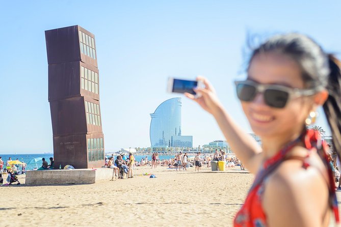 Barcelona e-Bike Tour: Gaudí & Old Town Small Group - Small-Group Comfort: Helmet, Pacing, and Staying Together